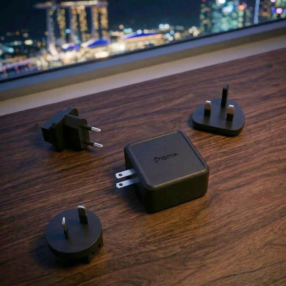 GaNsta 140W international adapters